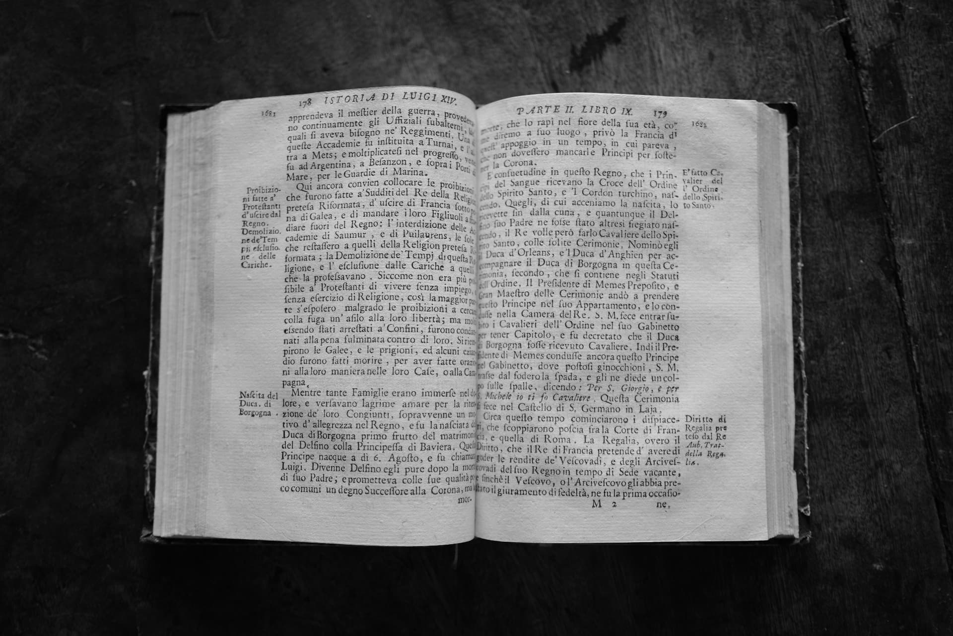 Open book from 1720 showing Italian history of Louis XIV